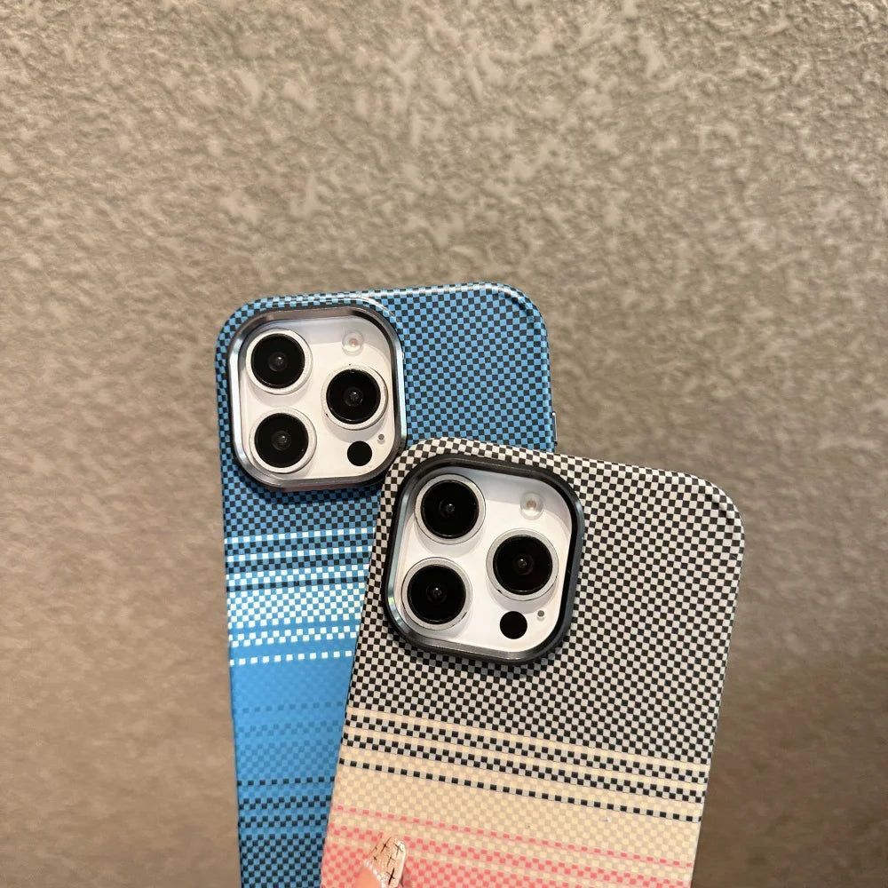 حافظات هواتف لطيفة لهاتف iPhone 16 و15 و14 و13 Pro Max - حامل معدني، نمط ألياف الكربون باللون الفضي الرملي - TSP413
