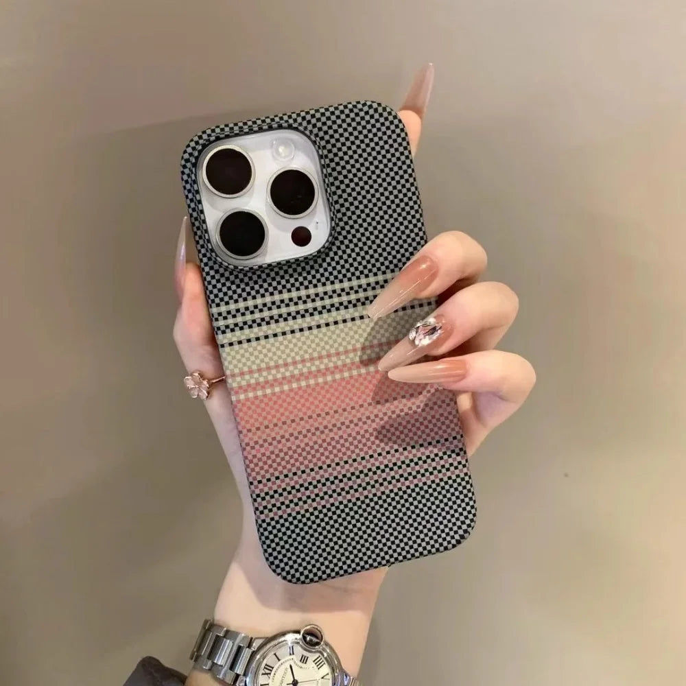 حافظات هواتف لطيفة لهاتف iPhone 16 و15 و14 و13 Pro Max - حامل معدني، نمط ألياف الكربون باللون الفضي الرملي - TSP413
