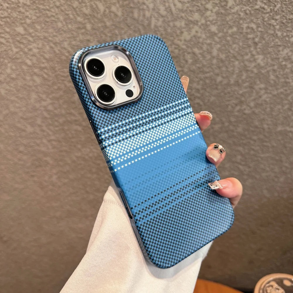 حافظات هواتف لطيفة لهاتف iPhone 16 و15 و14 و13 Pro Max - حامل معدني، نمط ألياف الكربون باللون الفضي الرملي - TSP413