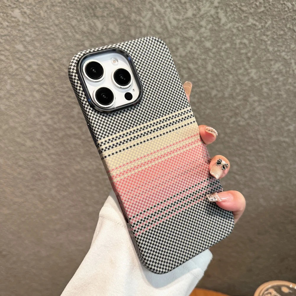 حافظات هواتف لطيفة لهاتف iPhone 16 و15 و14 و13 Pro Max - حامل معدني، نمط ألياف الكربون باللون الفضي الرملي - TSP413