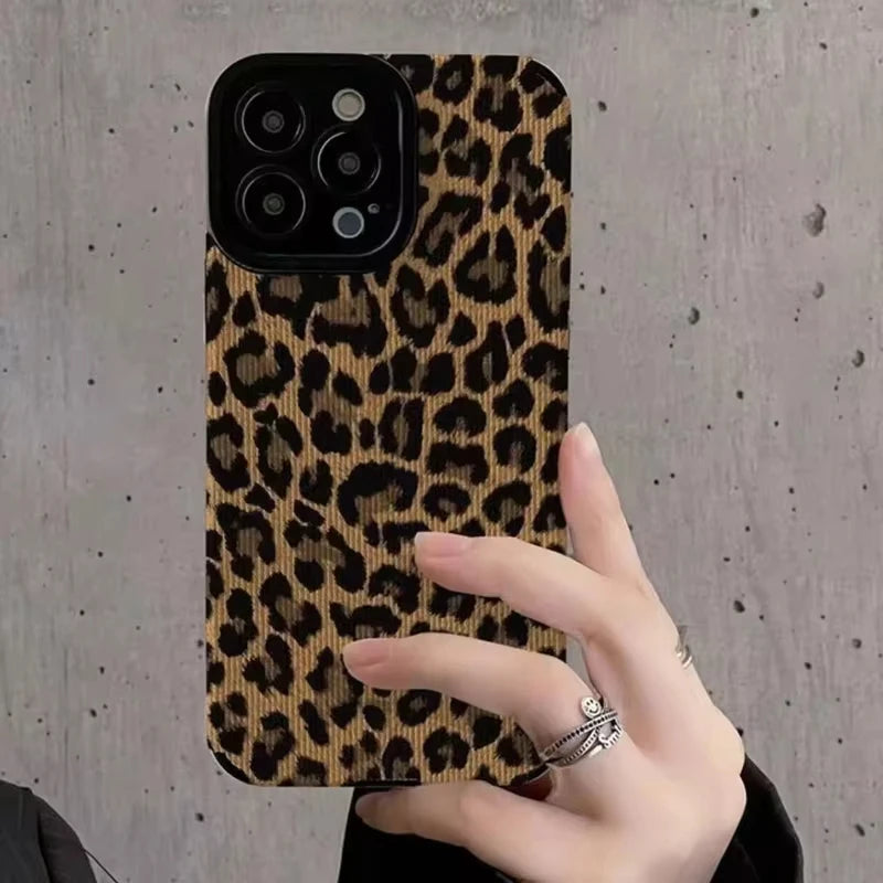 حافظات هواتف لطيفة لهاتف iPhone 15، 14، 13، 12، 11، X، XS، XR، SE (2020، 2022)، 7، أو 8 - غطاء جلد النمر للفتيات - TSP527