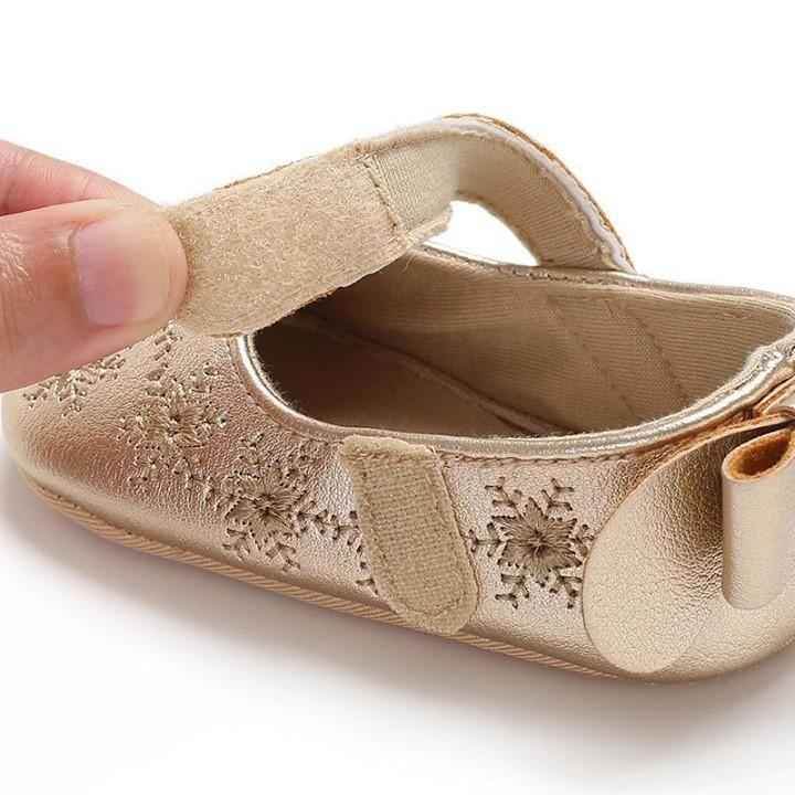 Share to a friend who will love this.👫 <br />
.<br />
.<br />
⭕️ Casual White PU Flower Leath - Touchy Style