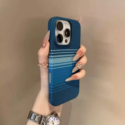 حافظات هواتف لطيفة لهاتف iPhone 16 و15 و14 و13 Pro Max - حامل معدني، نمط ألياف الكربون باللون الفضي الرملي - TSP413