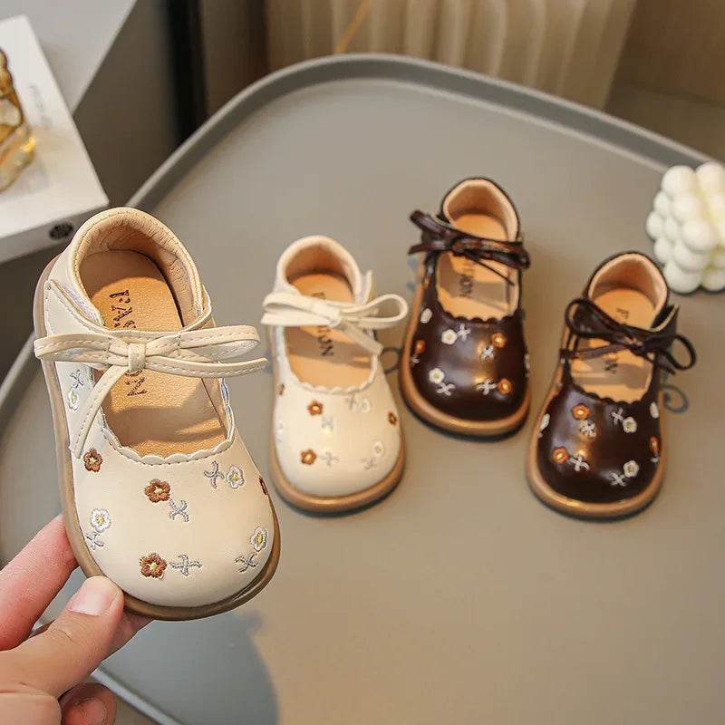 New Vintage Floral Mary Jane Low Heel Litte Girls Cosy Shallow Shoes Fashion Embroidery Flowers Princess Dress Shoes Girl G09282 - Touchy Style