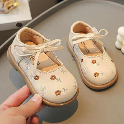 New Vintage Floral Mary Jane Low Heel Litte Girls Cosy Shallow Shoes Fashion Embroidery Flowers Princess Dress Shoes Girl G09282 - Touchy Style