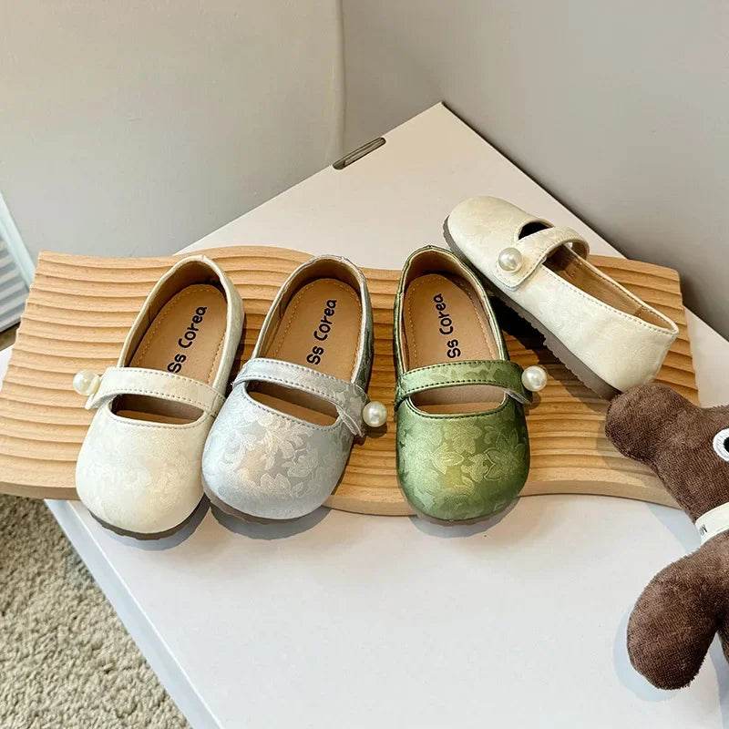 New Girls Embossed Flower Small Leather Shoes Little Kids Baby Princess Shoes Autumn Models Beige Green Silver Girl Shoes H07295 - Touchy Style
