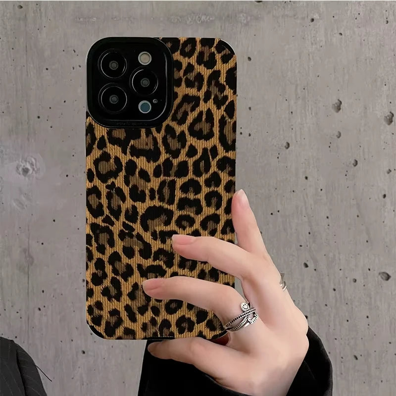 حافظات هواتف لطيفة لهاتف iPhone 15، 14، 13، 12، 11، X، XS، XR، SE (2020، 2022)، 7، أو 8 - غطاء جلد النمر للفتيات - TSP527