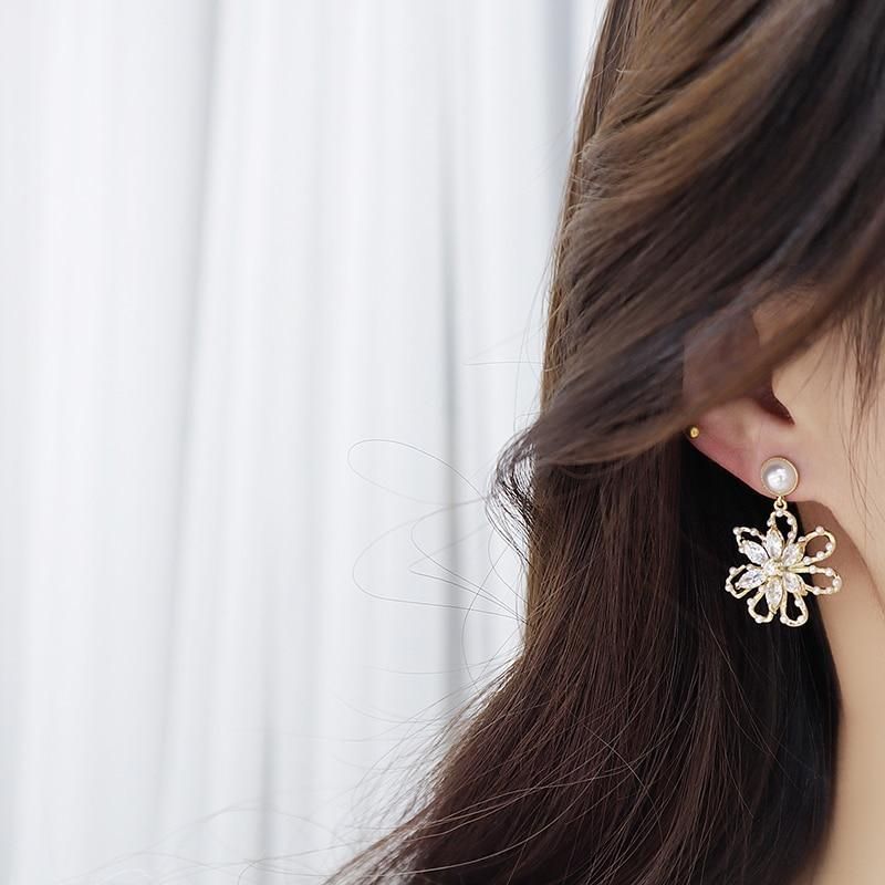 Hollow Flower Earring Charm Jewelry Mini Pearl Super Shine Earring 
