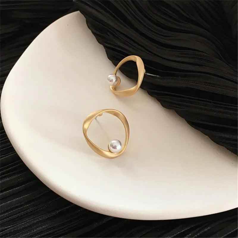 Irregular Circle Pearl Studs Earrings Charm Jewelry SCJI04 - Touchy Style