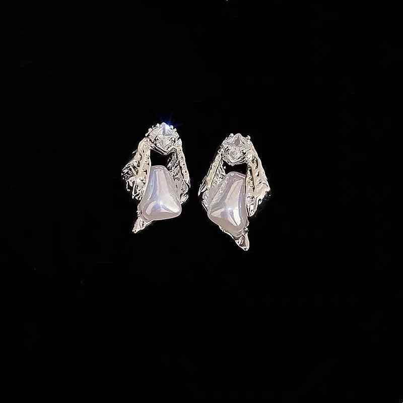 Korean Irregular Metal Drop Earrings with Fresh Pearl Charm - RM225 Jewelry - Touchy Style