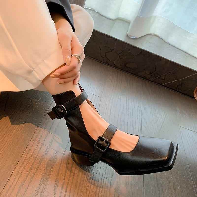 Thick Heels Chelsea Boots - Women&