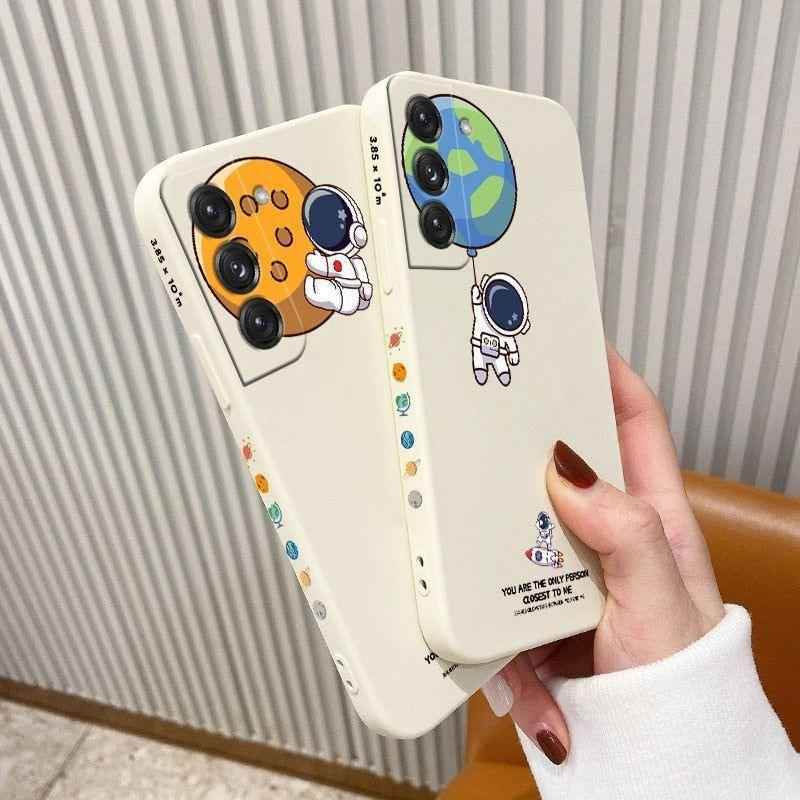 White Astronaut Cute Phone Case For Galaxy S22 S21 S20 FE S10 Note 20 10 Ultra Plus A72 A52 A32 A71 A51 A31 A21S - Touchy Style .